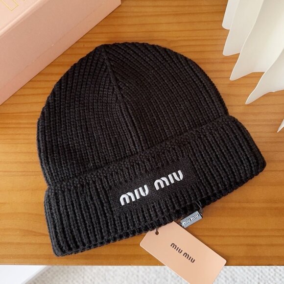 Miu Miu Knit Logo Slouchy Beanie - Picture 5 of 6